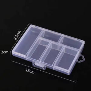 Caja de plástico para almacenar anzuelos y accesorios pequeños de pesca